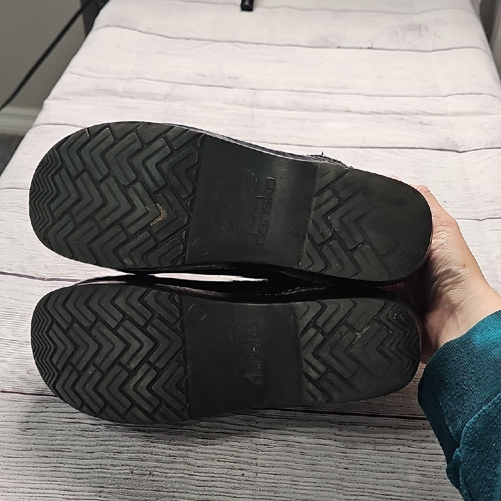 Dansko 38 Black and Blue/green Patterned Clogs - Picture 5 of 15